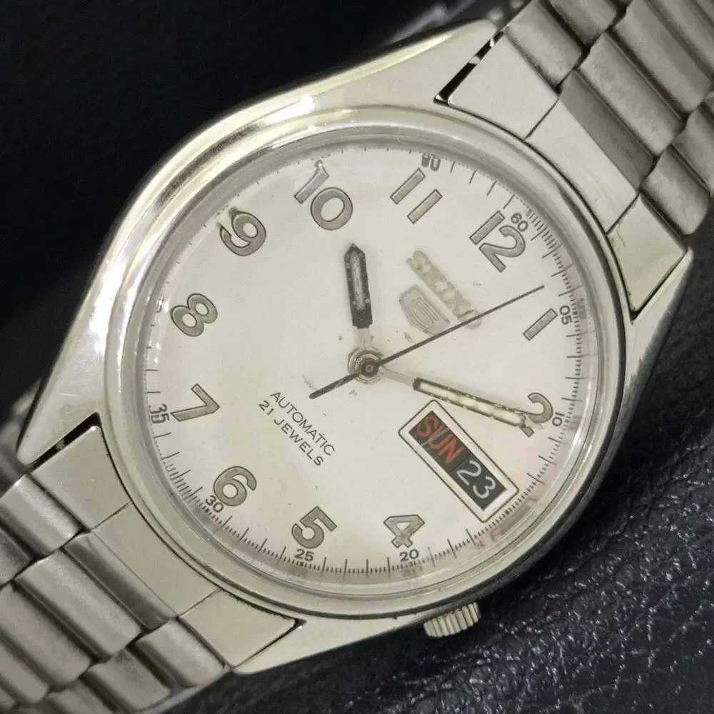 Vintage 1985 Seiko Automatic Mens Silver Watch W/daydate & Patina accents
